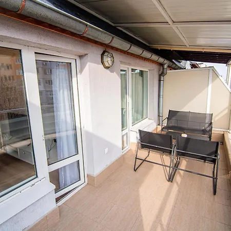 Alex's Sunny Place Apartment *