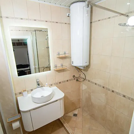 Alex's Sunny Place Апартамент