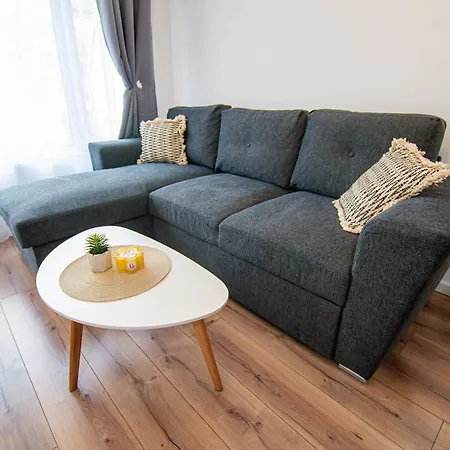 Alex's Sunny Place Апартамент *